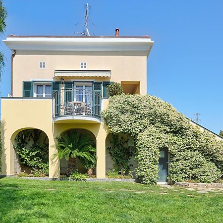 Casa Vacanze Nel Giardino Di Renzo Imperia Exterior foto
